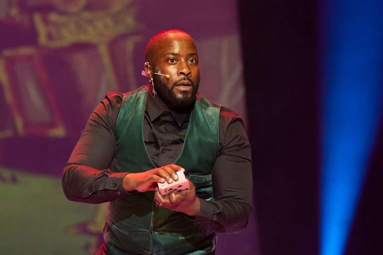 Book Sinethemba Bawuti 2 MAGIC KEY SHOW 249 768x512